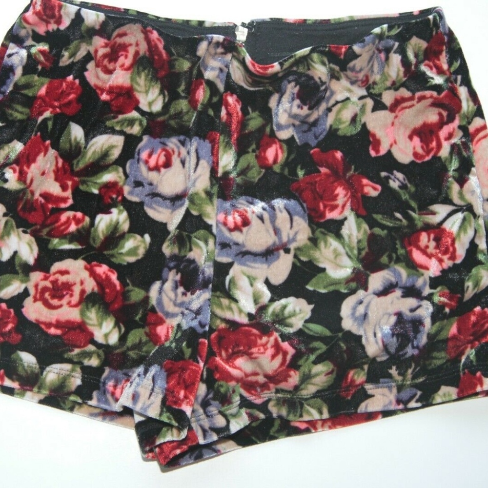 Floral High top velvet shorts forever 21 size XS